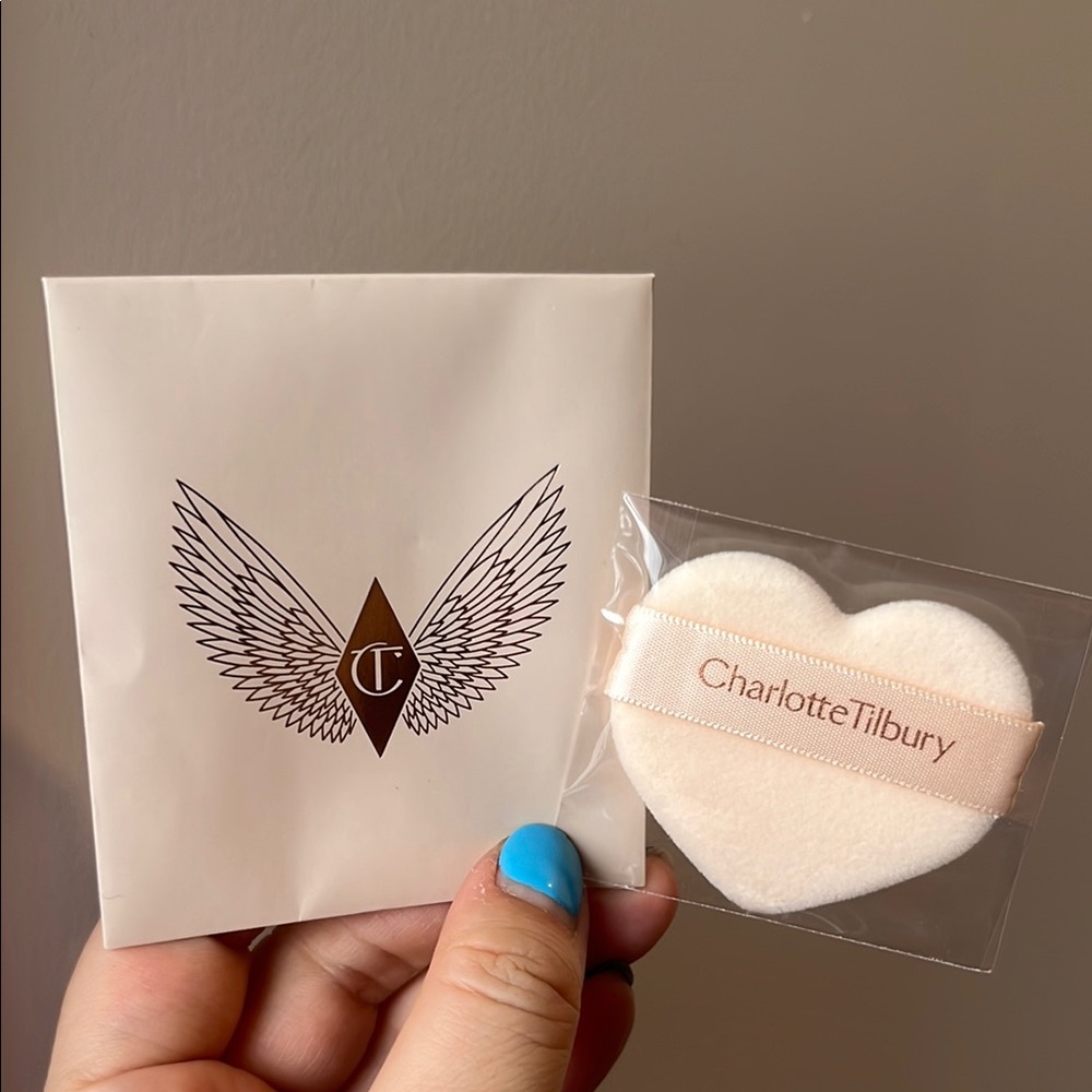 Charlotte Tilbury Heart-Shaped Makeup Sponge Limited Edition New powder puff GWP